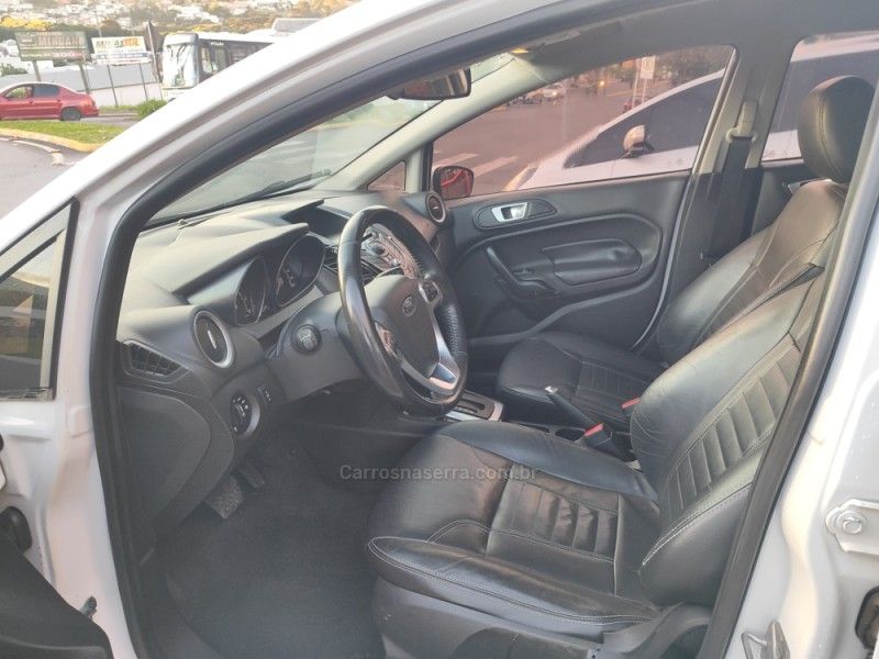 FORD FIESTA 1.6 TITANIUM PLUS SEDAN 16V 2014/2014 HUBNER MULTIMARCAS FARROUPILHA / Carros no Vale