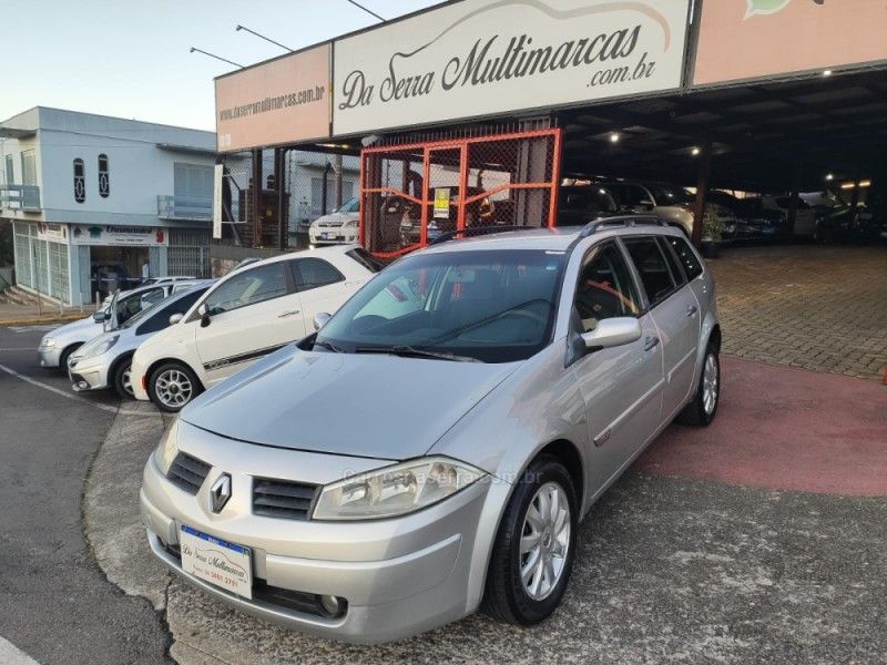 RENAULT MÉGANE 1.6 DYNAMIQUE GRAND TOUR 16V 2011/2012 HUBNER MULTIMARCAS FARROUPILHA / Carros no Vale