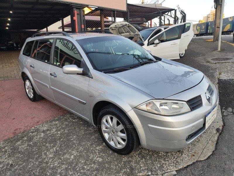 RENAULT MÉGANE 1.6 DYNAMIQUE GRAND TOUR 16V 2011/2012 HUBNER MULTIMARCAS FARROUPILHA / Carros no Vale