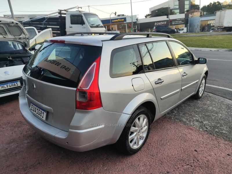RENAULT MÉGANE 1.6 DYNAMIQUE GRAND TOUR 16V 2011/2012 HUBNER MULTIMARCAS FARROUPILHA / Carros no Vale