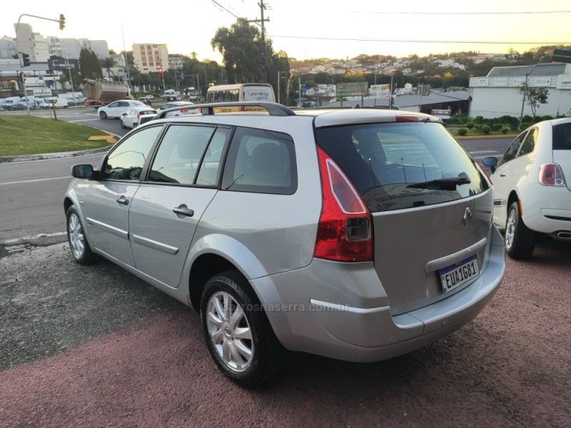 RENAULT MÉGANE 1.6 DYNAMIQUE GRAND TOUR 16V 2011/2012 HUBNER MULTIMARCAS FARROUPILHA / Carros no Vale