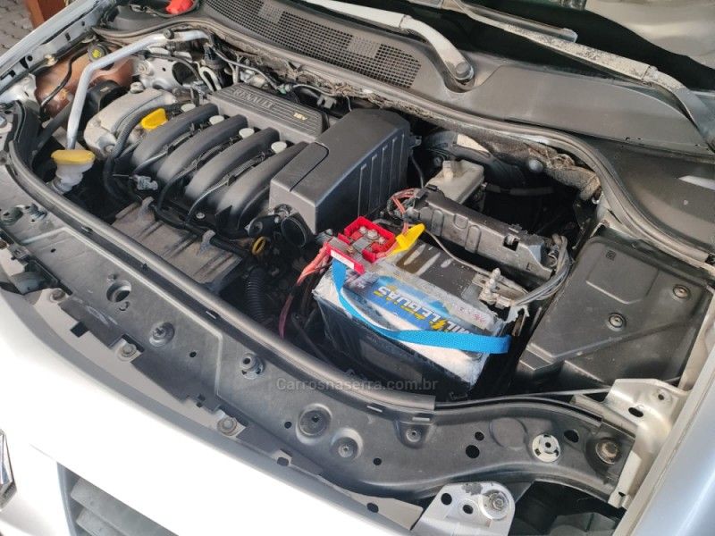 RENAULT MÉGANE 1.6 DYNAMIQUE GRAND TOUR 16V 2011/2012 HUBNER MULTIMARCAS FARROUPILHA / Carros no Vale
