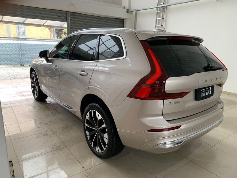 VOLVO XC60 2.0 T8 PHEV ULTRA AWD GEARTRONIC 2025/2026 FÁBIO BERNARDES PORTO ALEGRE / Carros no Vale