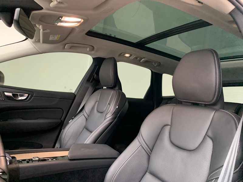 VOLVO XC60 2.0 T8 PHEV ULTRA AWD GEARTRONIC 2025/2026 FÁBIO BERNARDES PORTO ALEGRE / Carros no Vale