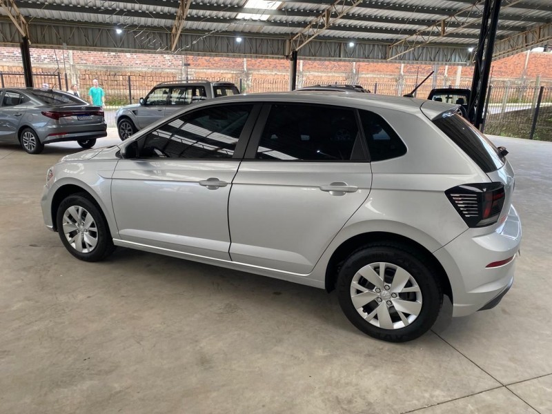 VOLKSWAGEN POLO HATCH POLO 1.0 MPI TOTAL FLEX MANUAL 2022/2023 LAVENDA VEÍCULOS ARROIO DO MEIO / Carros no Vale