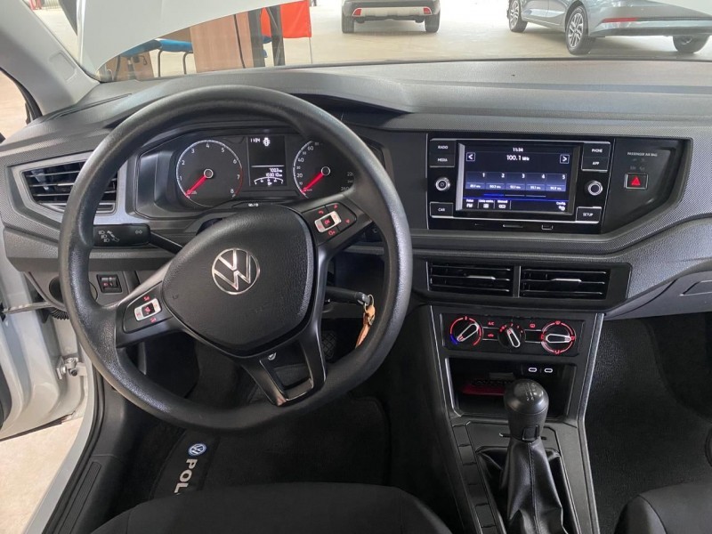 VOLKSWAGEN POLO HATCH POLO 1.0 MPI TOTAL FLEX MANUAL 2022/2023 LAVENDA VEÍCULOS ARROIO DO MEIO / Carros no Vale