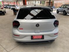 VOLKSWAGEN POLO HATCH POLO 1.0 MPI TOTAL FLEX MANUAL 2022/2023 LAVENDA VEÍCULOS ARROIO DO MEIO / Carros no Vale