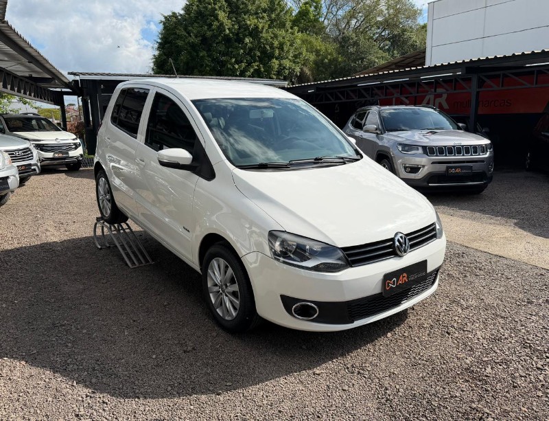 VOLKSWAGEN FOX 1.0 GII TREND /2011 AR MULTIMARCAS VENÂNCIO AIRES / Carros no Vale