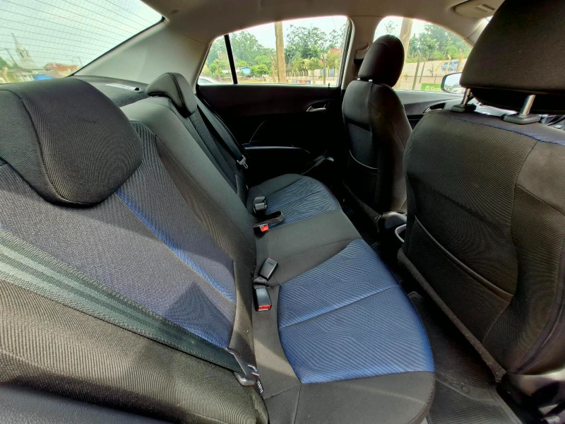 HYUNDAI HB20S 1.6 COMFORT PLUS 16V 2013/2014 CRUZEIRO MULTIMARCAS CRUZEIRO DO SUL / Carros no Vale