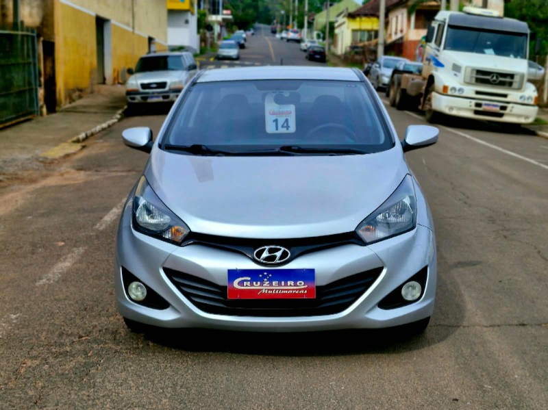 HYUNDAI HB20S 1.6 COMFORT PLUS 16V 2013/2014 CRUZEIRO MULTIMARCAS CRUZEIRO DO SUL / Carros no Vale