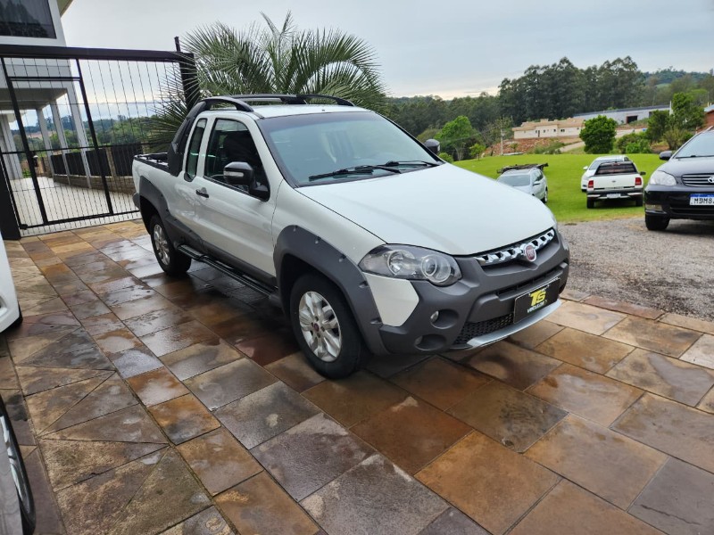 FIAT STRADA ADVENTURE LOCKER 1.8 CE 2013/2013 TS VEÍCULOS ANTA GORDA / Carros no Vale FIAT STRADA ADVENTURE LOCKER 1.8 CE 2013/2013 TS VEÍCULOS ANTA GORDA / Carros no Vale