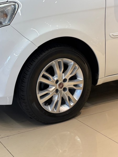 FIAT IDEA 1.8 ADVENTURE 8V 2012/2013 JM AUTOMÓVEIS VENÂNCIO AIRES / Carros no Vale