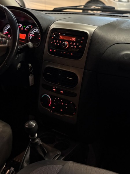 FIAT IDEA 1.8 ADVENTURE 8V 2012/2013 JM AUTOMÓVEIS VENÂNCIO AIRES / Carros no Vale