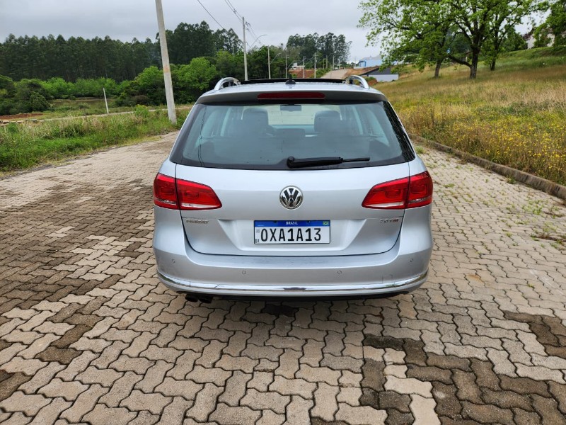 VOLKSWAGEN PASSAT VARIANT 2.0 TSI 16V 2013/2014 TS VEÍCULOS ANTA GORDA / Carros no Vale VOLKSWAGEN PASSAT VARIANT 2.0 TSI 16V 2013/2014 TS VEÍCULOS ANTA GORDA / Carros no Vale