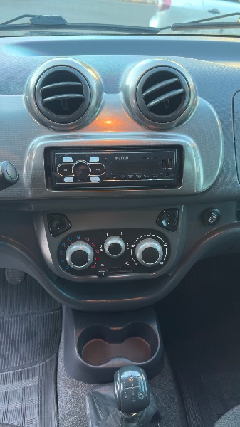 FIAT UNO 1.0 8V VIVACE 2013 2013/2013 NEURI VEÍCULOS LAJEADO / Carros no Vale