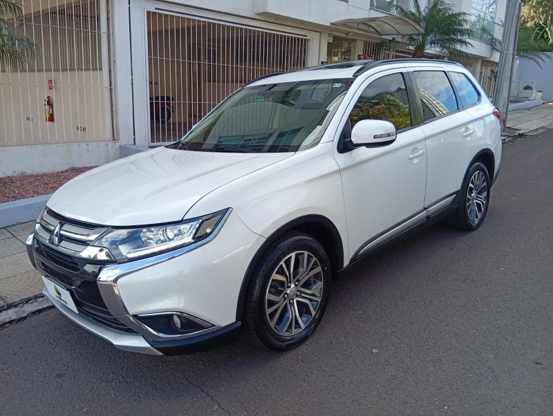 MITSUBISHI OUTLANDER 2.0 2016/2016 ALTERNATIVA VEÍCULOS LAJEADO / Carros no Vale MITSUBISHI OUTLANDER 2.0 2016/2016 ALTERNATIVA VEÍCULOS LAJEADO / Carros no Vale