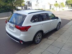 MITSUBISHI OUTLANDER 2.0 2016/2016 ALTERNATIVA VEÍCULOS LAJEADO / Carros no Vale