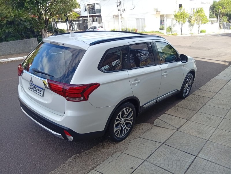 MITSUBISHI OUTLANDER 2.0 2016/2016 ALTERNATIVA VEÍCULOS LAJEADO / Carros no Vale MITSUBISHI OUTLANDER 2.0 2016/2016 ALTERNATIVA VEÍCULOS LAJEADO / Carros no Vale
