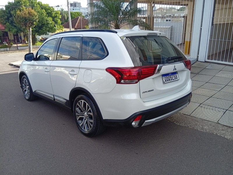 MITSUBISHI OUTLANDER 2.0 2016/2016 ALTERNATIVA VEÍCULOS LAJEADO / Carros no Vale MITSUBISHI OUTLANDER 2.0 2016/2016 ALTERNATIVA VEÍCULOS LAJEADO / Carros no Vale