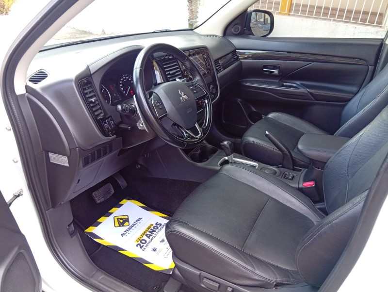 MITSUBISHI OUTLANDER 2.0 2016/2016 ALTERNATIVA VEÍCULOS LAJEADO / Carros no Vale MITSUBISHI OUTLANDER 2.0 2016/2016 ALTERNATIVA VEÍCULOS LAJEADO / Carros no Vale