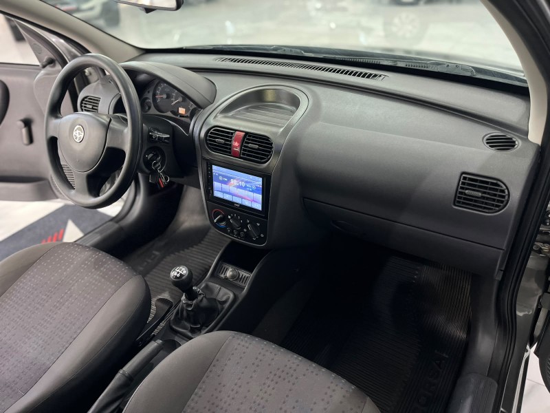 CHEVROLET CORSA HATCH MAXX 1.4 COMPLETO 2011/2011 TIAGO AUTOMÓVEIS VENÂNCIO AIRES / Carros no Vale
