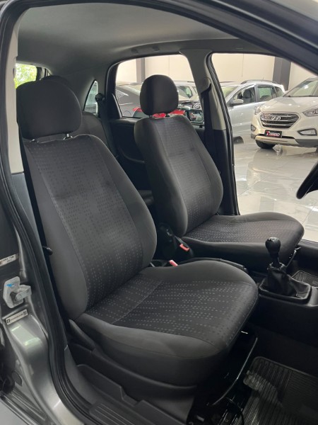 CHEVROLET CORSA HATCH MAXX 1.4 COMPLETO 2011/2011 TIAGO AUTOMÓVEIS VENÂNCIO AIRES / Carros no Vale