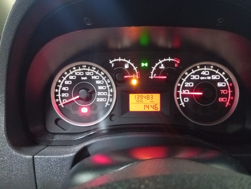 FIAT IDEA ATRACTIVE 1.4 2011/2012 ALTERNATIVA VEÍCULOS LAJEADO / Carros no Vale