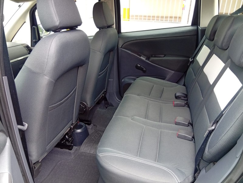 FIAT IDEA ATRACTIVE 1.4 2011/2012 ALTERNATIVA VEÍCULOS LAJEADO / Carros no Vale