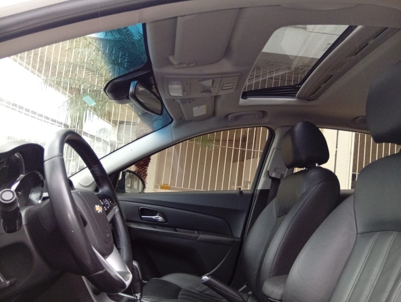 CHEVROLET CRUZE LTZ HB 2013/2014 ALTERNATIVA VEÍCULOS LAJEADO / Carros no Vale