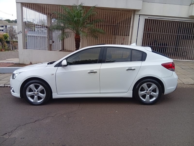 CHEVROLET CRUZE LTZ HB 2013/2014 ALTERNATIVA VEÍCULOS LAJEADO / Carros no Vale