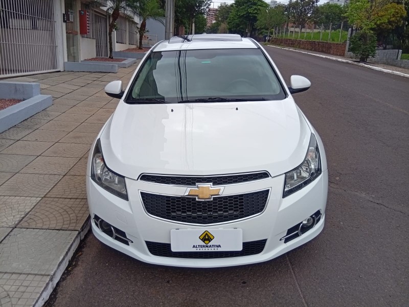 CHEVROLET CRUZE LTZ HB 2013/2014 ALTERNATIVA VEÍCULOS LAJEADO / Carros no Vale