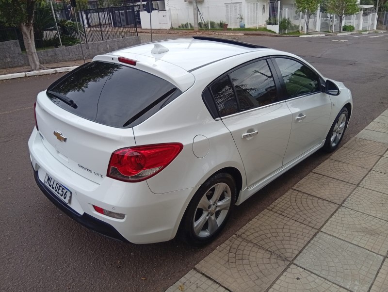 CHEVROLET CRUZE LTZ HB 2013/2014 ALTERNATIVA VEÍCULOS LAJEADO / Carros no Vale