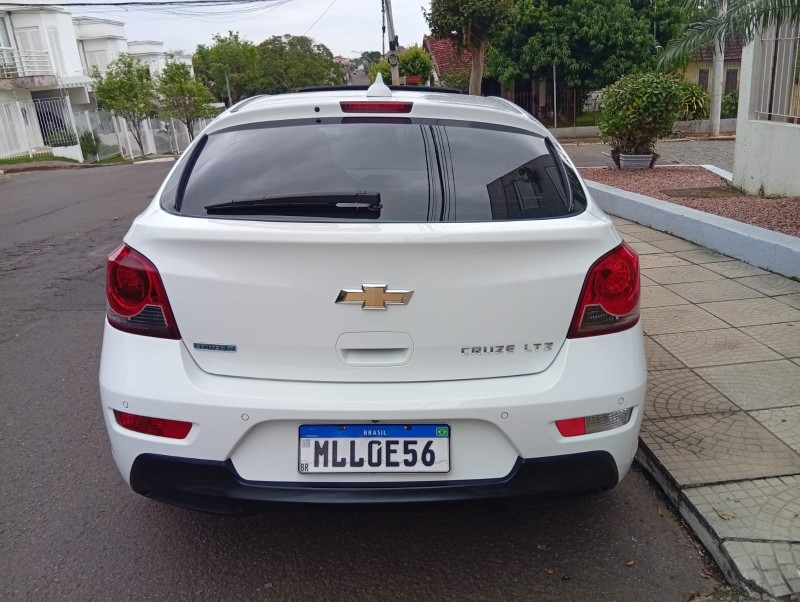 CHEVROLET CRUZE LTZ HB 2013/2014 ALTERNATIVA VEÍCULOS LAJEADO / Carros no Vale