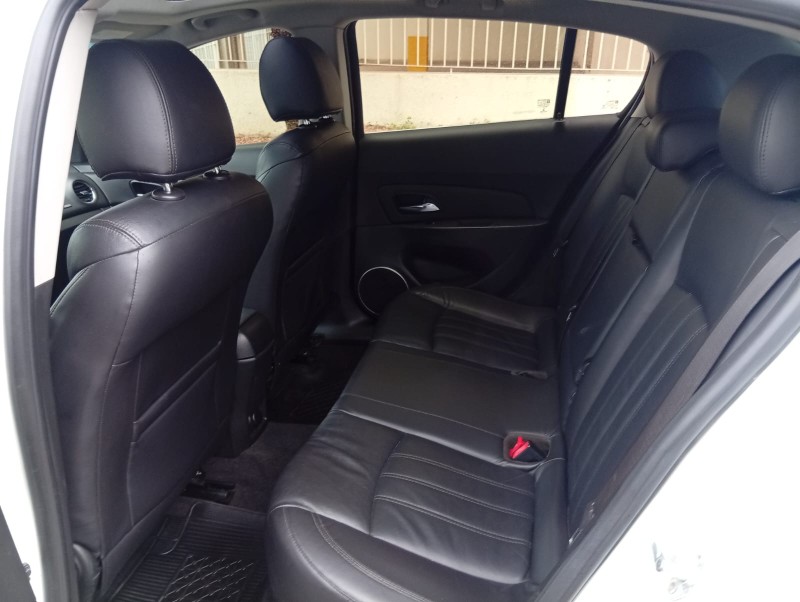 CHEVROLET CRUZE LTZ HB 2013/2014 ALTERNATIVA VEÍCULOS LAJEADO / Carros no Vale