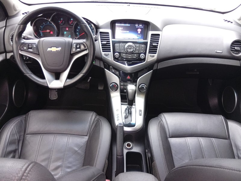 CHEVROLET CRUZE LTZ HB 2013/2014 ALTERNATIVA VEÍCULOS LAJEADO / Carros no Vale