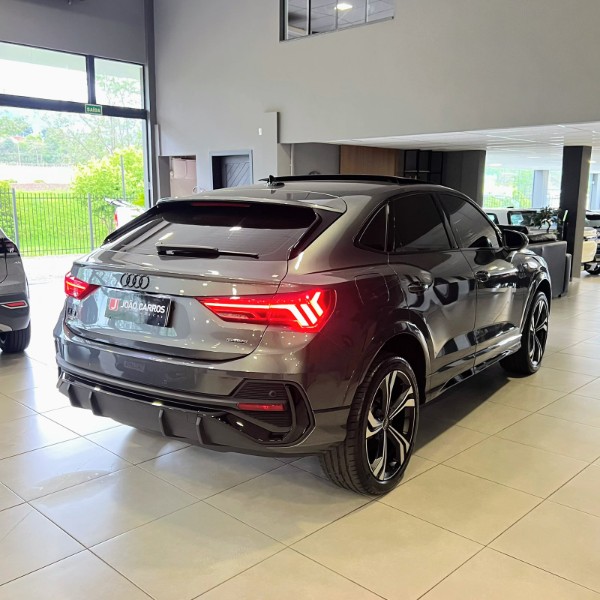 AUDI Q3 SPB PERF BLACK 2.0 TFSI TIPT QUAT. 2025/2025 JOÃO CARROS MULTIMARCAS GUAPORÉ / Carros no Vale