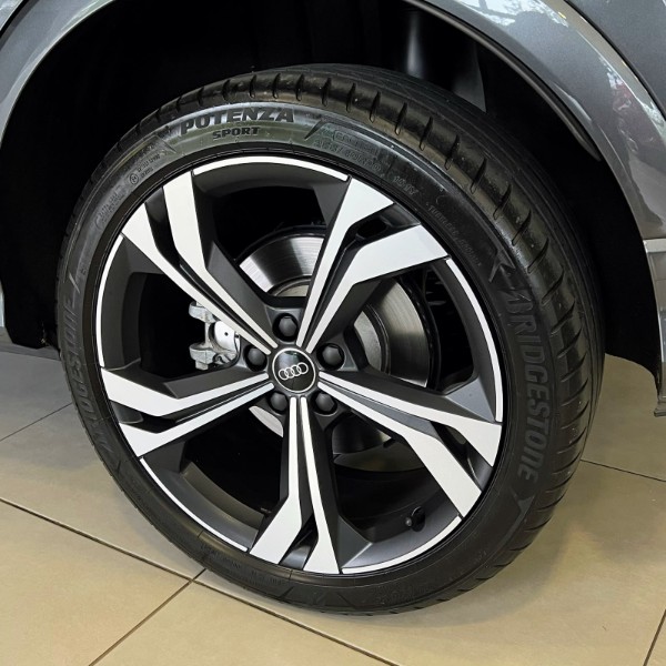 AUDI Q3 SPB PERF BLACK 2.0 TFSI TIPT QUAT. 2025/2025 JOÃO CARROS MULTIMARCAS GUAPORÉ / Carros no Vale
