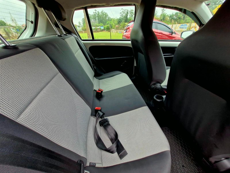 VOLKSWAGEN UP! TAKE 1.0 TOTAL FLEX 12V 5P 2015/2015 CRUZEIRO MULTIMARCAS CRUZEIRO DO SUL / Carros no Vale