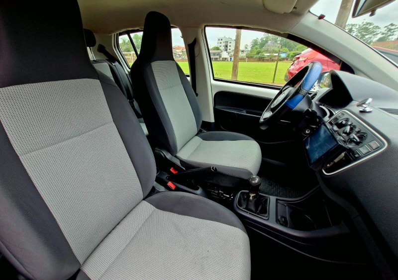 VOLKSWAGEN UP! TAKE 1.0 TOTAL FLEX 12V 5P 2015/2015 CRUZEIRO MULTIMARCAS CRUZEIRO DO SUL / Carros no Vale