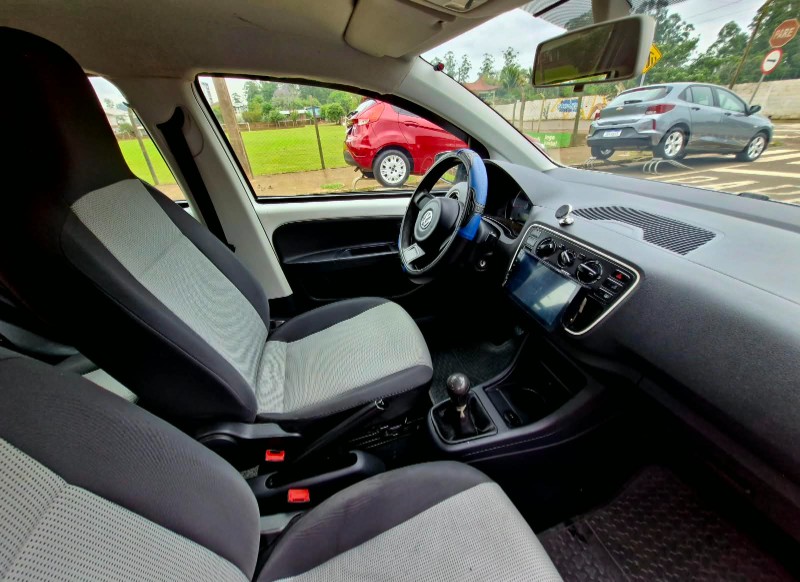 VOLKSWAGEN UP! TAKE 1.0 TOTAL FLEX 12V 5P 2015/2015 CRUZEIRO MULTIMARCAS CRUZEIRO DO SUL / Carros no Vale