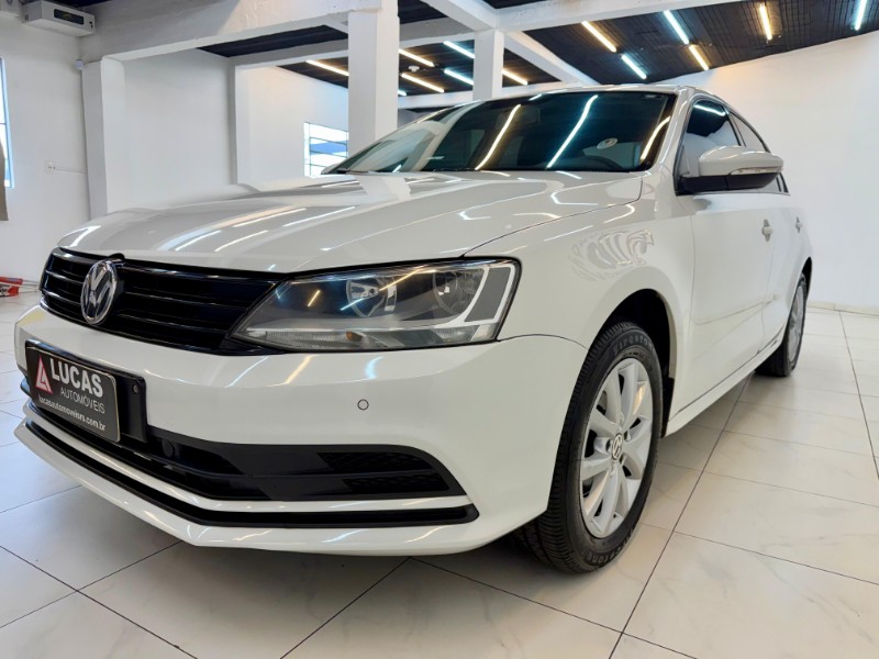 VOLKSWAGEN JETTA 2.0 TRENDLINE 2015/2015 LUCAS AUTOMÓVEIS BOM RETIRO DO SUL / Carros no Vale