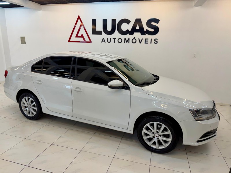 VOLKSWAGEN JETTA 2.0 TRENDLINE 2015/2015 LUCAS AUTOMÓVEIS BOM RETIRO DO SUL / Carros no Vale