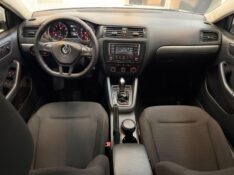 VOLKSWAGEN JETTA 2.0 TRENDLINE 2015/2015 LUCAS AUTOMÓVEIS BOM RETIRO DO SUL / Carros no Vale