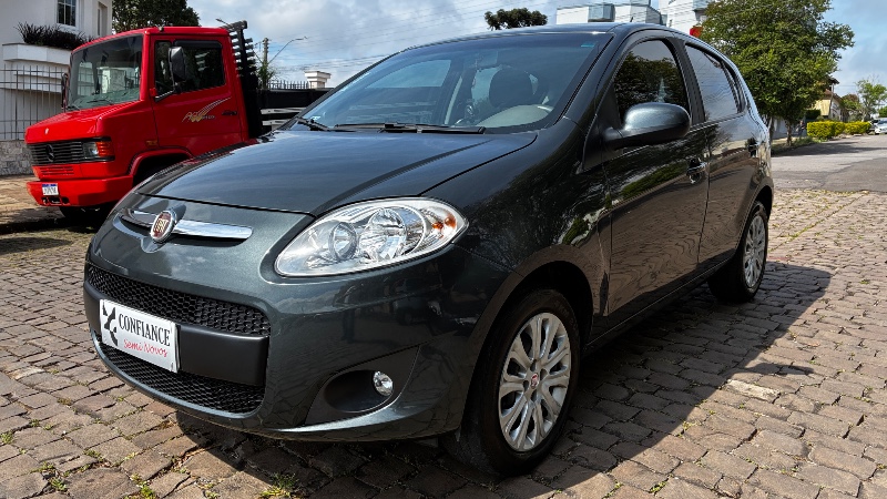 FIAT PALIO 1.6 MPI ESSENCE 16V 2015/2015 COMPLETO VEÍCULOS GUAPORÉ / Carros no Vale