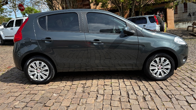 FIAT PALIO 1.6 MPI ESSENCE 16V 2015/2015 COMPLETO VEÍCULOS GUAPORÉ / Carros no Vale