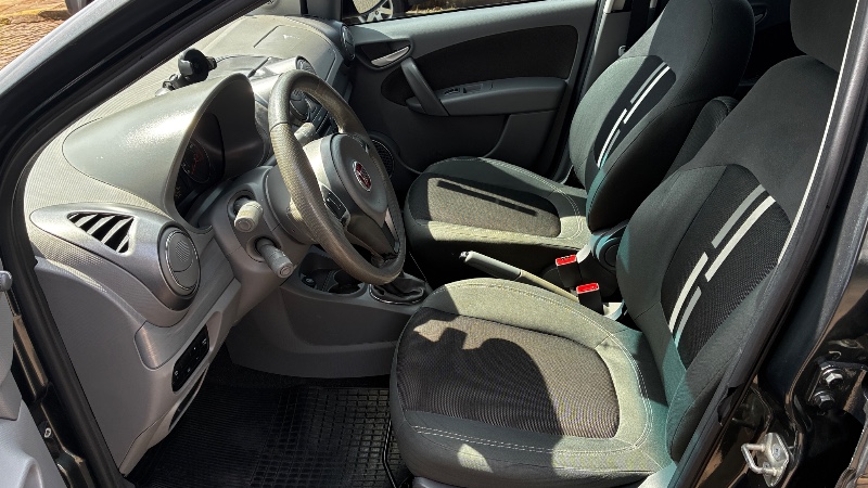 FIAT PALIO 1.6 MPI ESSENCE 16V 2015/2015 COMPLETO VEÍCULOS GUAPORÉ / Carros no Vale