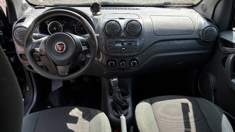 FIAT PALIO 1.6 MPI ESSENCE 16V 2015/2015 COMPLETO VEÍCULOS GUAPORÉ / Carros no Vale