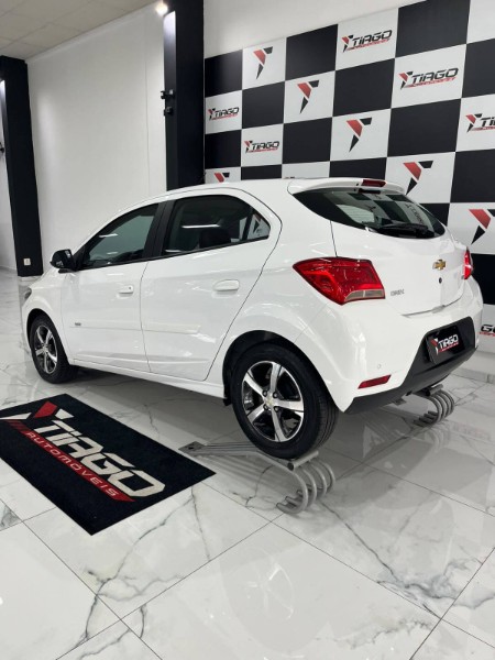 CHEVROLET ONIX 1.4 LTZ 2018/2018 TIAGO AUTOMÓVEIS VENÂNCIO AIRES / Carros no Vale