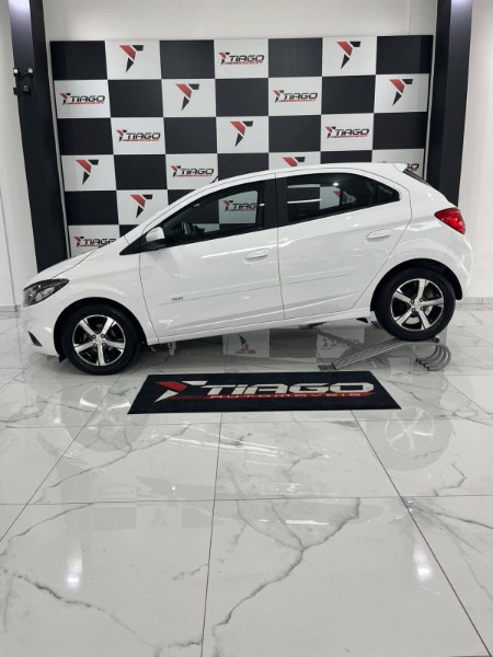 CHEVROLET ONIX 1.4 LTZ 2018/2018 TIAGO AUTOMÓVEIS VENÂNCIO AIRES / Carros no Vale