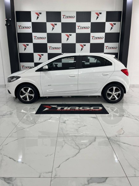 CHEVROLET ONIX 1.4 LTZ 2018/2018 TIAGO AUTOMÓVEIS VENÂNCIO AIRES / Carros no Vale